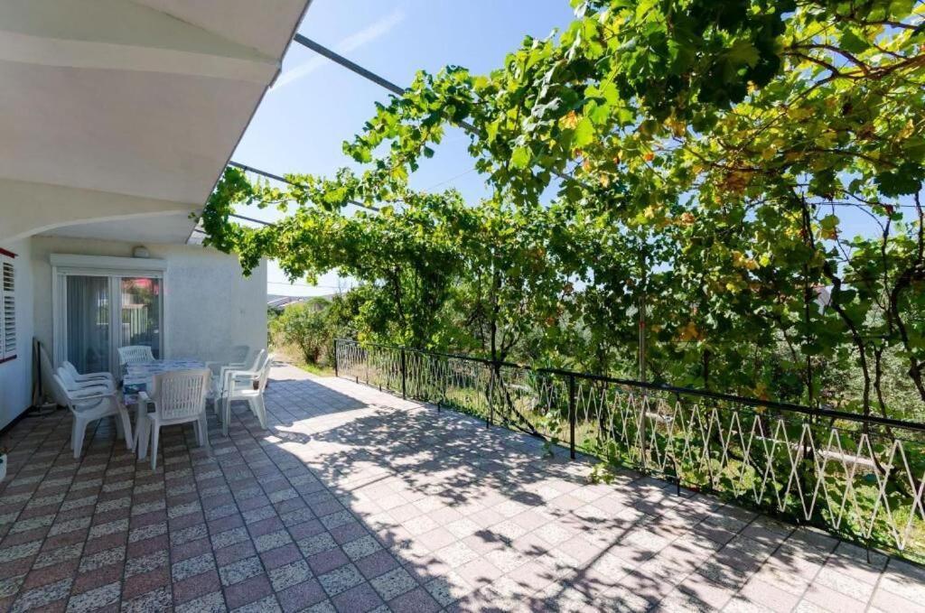 Apartments Biserka Barbat na Rabu Екстер'єр фото