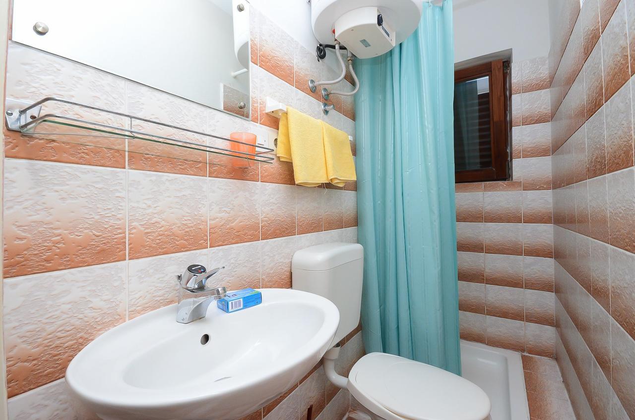 Apartments Biserka Barbat na Rabu Екстер'єр фото