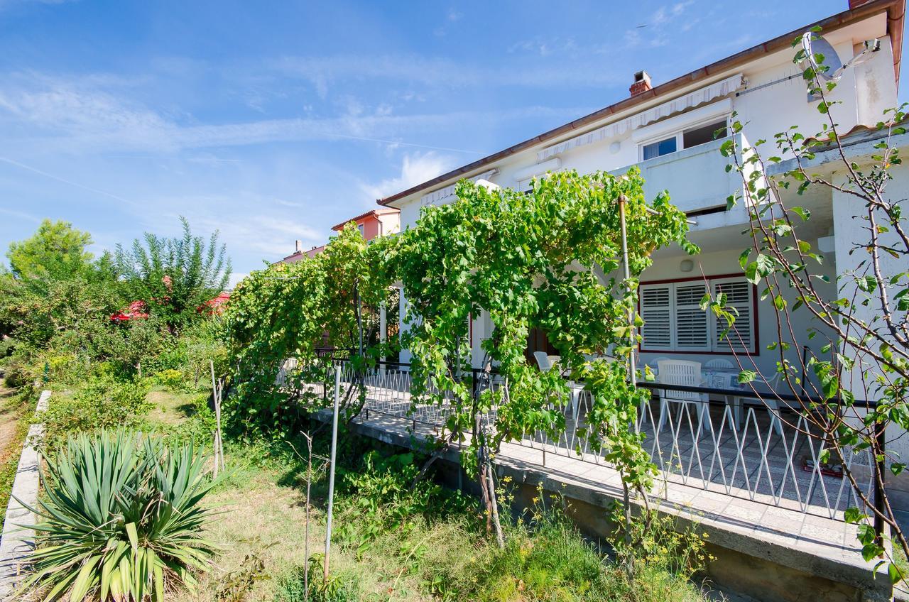 Apartments Biserka Barbat na Rabu Екстер'єр фото