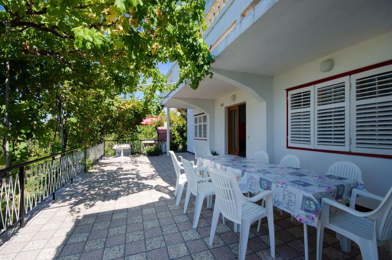 Apartments Biserka Barbat na Rabu Екстер'єр фото