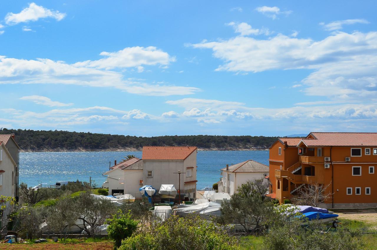 Apartments Biserka Barbat na Rabu Екстер'єр фото