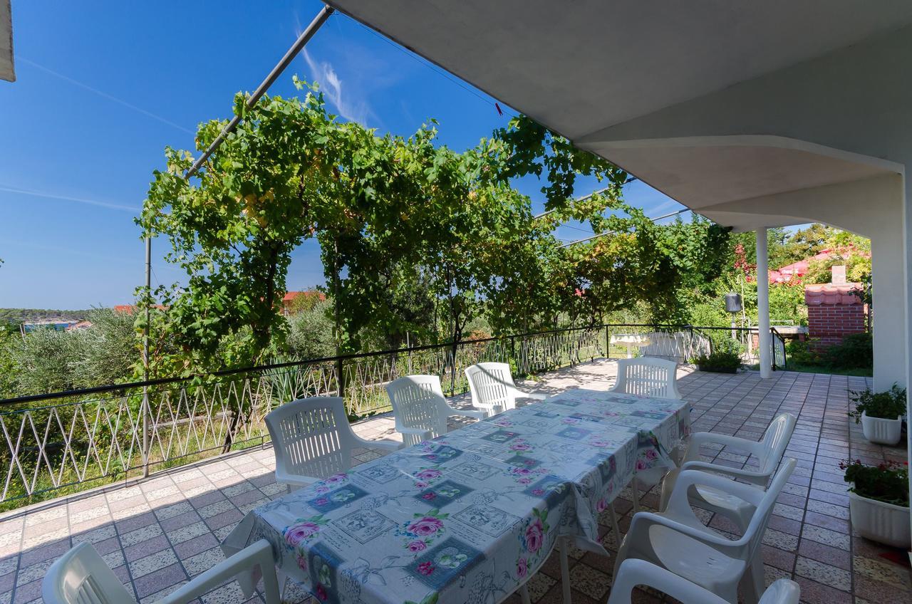 Apartments Biserka Barbat na Rabu Екстер'єр фото