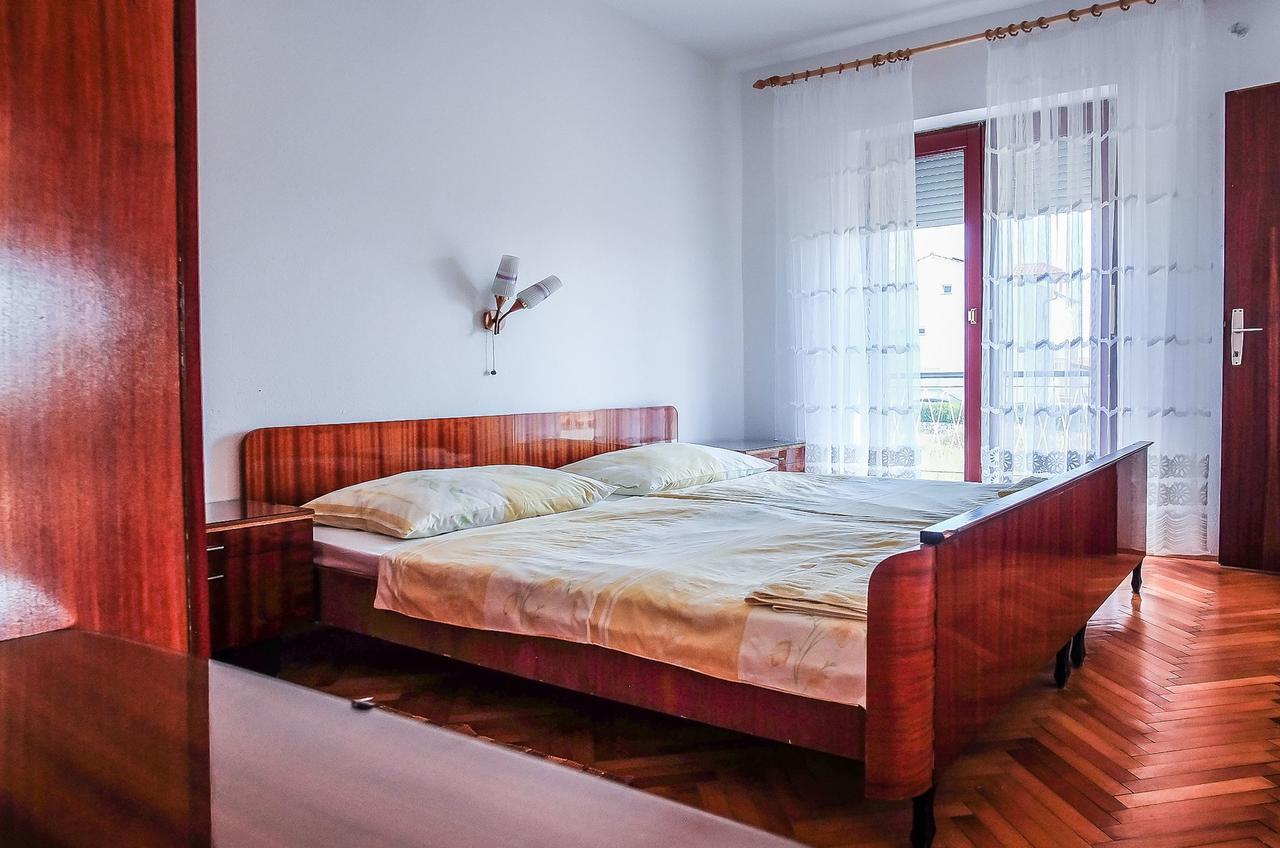 Apartments Biserka Barbat na Rabu Екстер'єр фото
